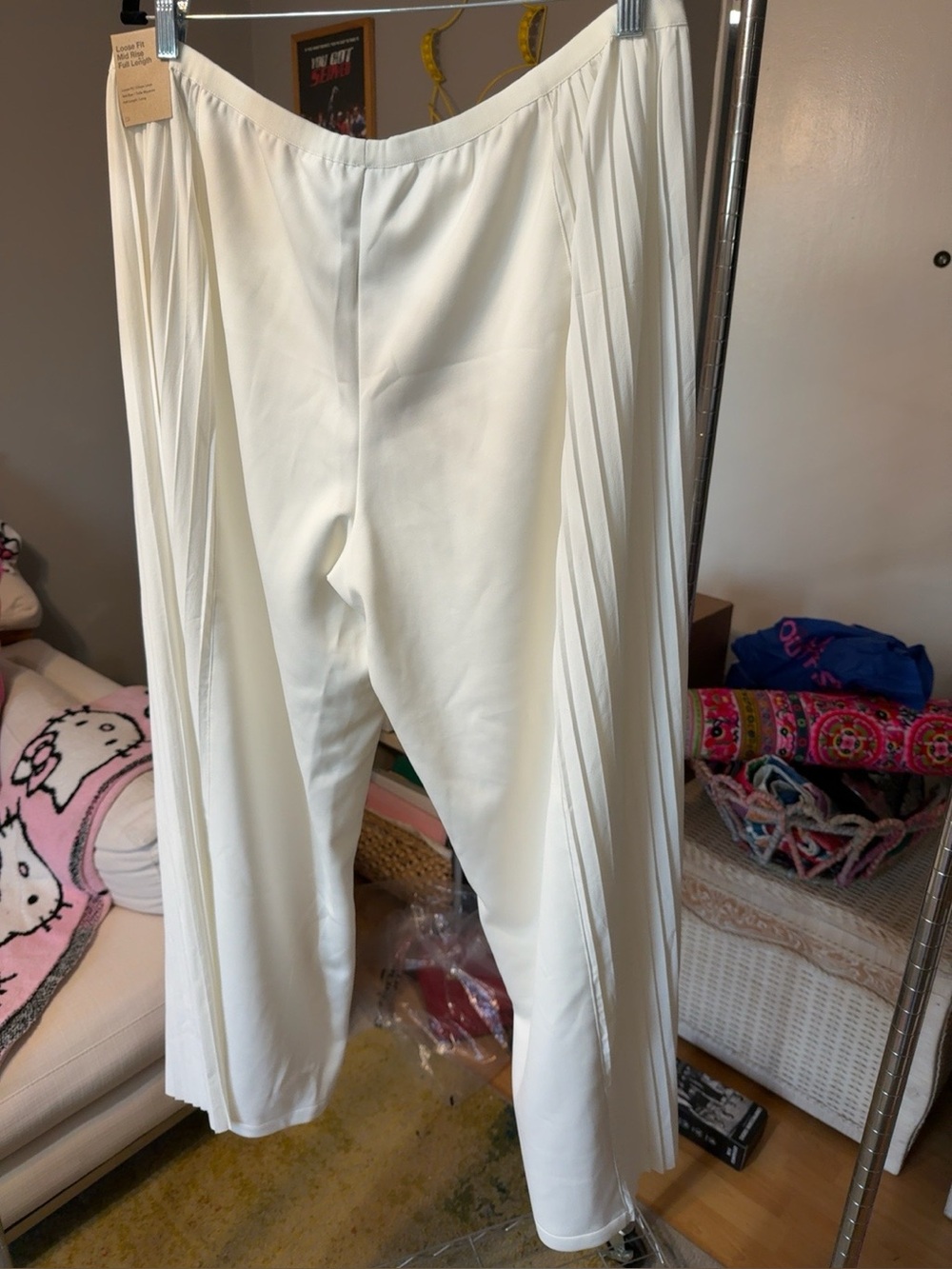 Nike Women’s Pleated Track Pants – Sail/Coconut Milk – Size XL – NWT
